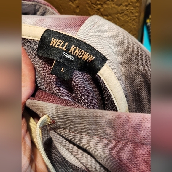 Well Known Studios‎ Tie Dye  SweatshirtLong sleeve Hoodie Kangaroo pouch - Picture 2 of 4